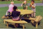 Hout-Land Round Picnic Table Set