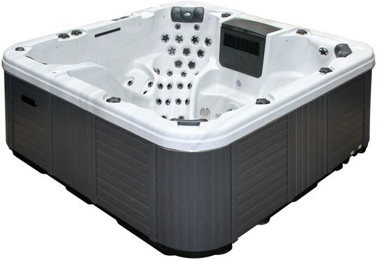 Hereford Hot Tub- 108 Jets
