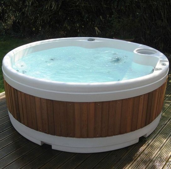 QuatroSpa Garden Hot Tub