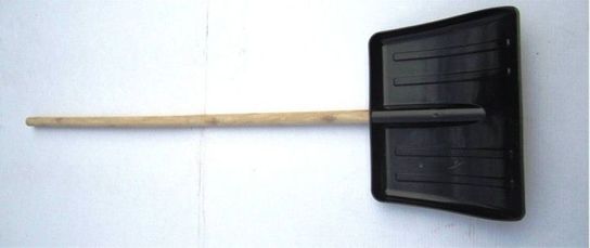 Black Snow Scoop With 4ft Wooden Handle- Pallet Of 250