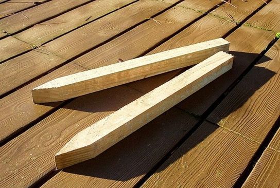Fixing Spike For Log Edging Pk.8