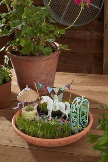 UNICORN GARDEN