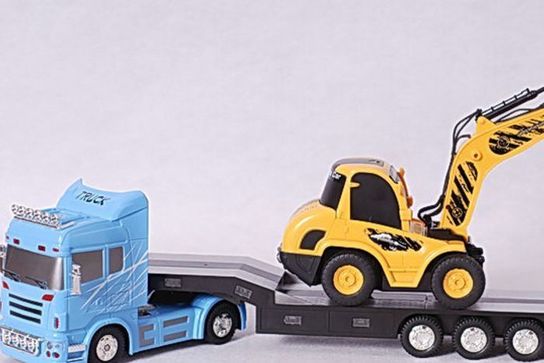 Radio Controlled 1:32 Scale Lorry With Excavator 2- in-1 0232B