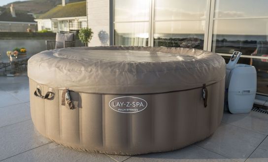 Lay-Z-Spa Palm Springs Hot Tub AirJet Inflatable Spa with Freeze Shield Technology