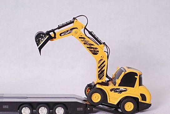 Radio Controlled 1:32 Scale Lorry With Excavator 2- in-1 0232B