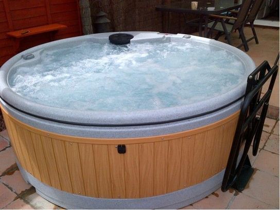 Orbis Garden Hot Tub