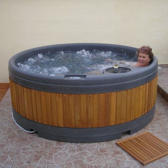 QuatroSpa Garden Hot Tub