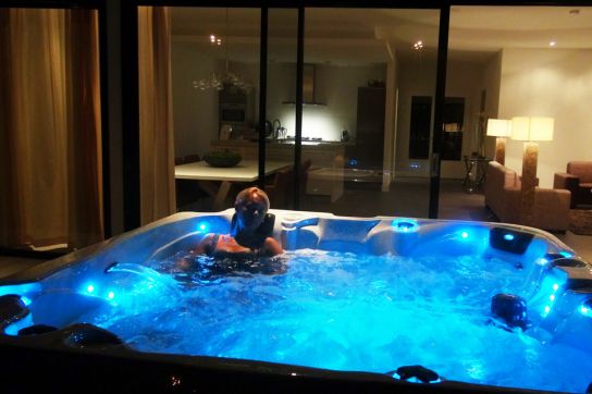 Worcester Hot Tub- 104 Jets